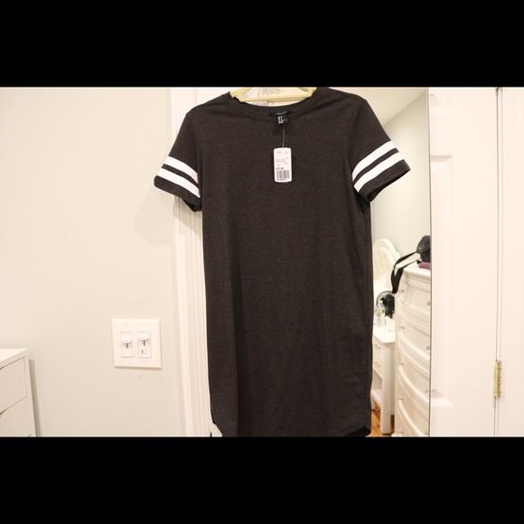 t-shirt dress - Picture 2 of 2